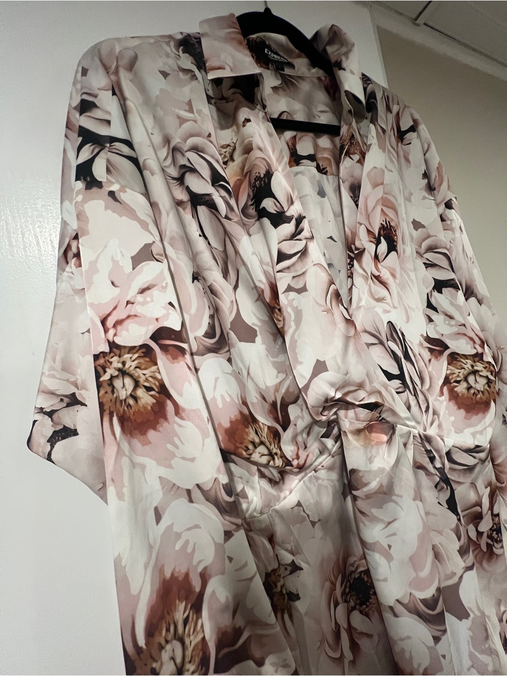 Express Satin Floral Wrap Robe - Blush & Cream - Picture 4 of 5